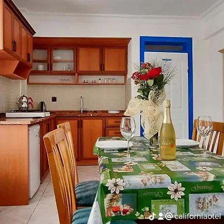 Aparthotel California 3*