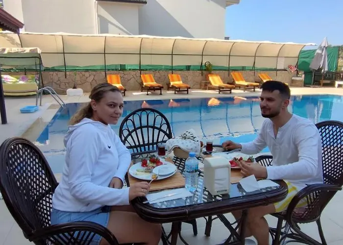 Aparthotel California 3*