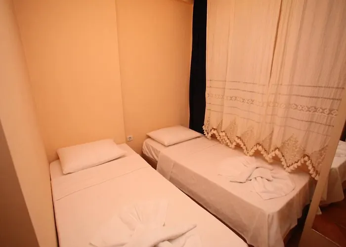 Apart Otel California 3*